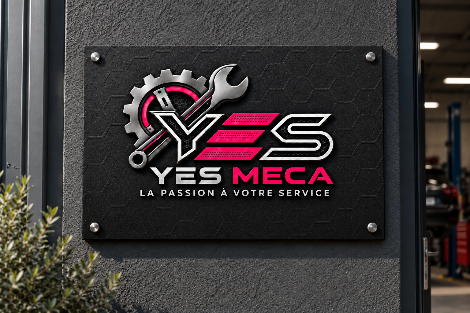 Plaque extérieure YES MECA — Logo complet et slogan. Aucune ligne de localisation.